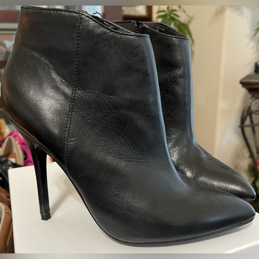 New Steve Madden black booties 8M
